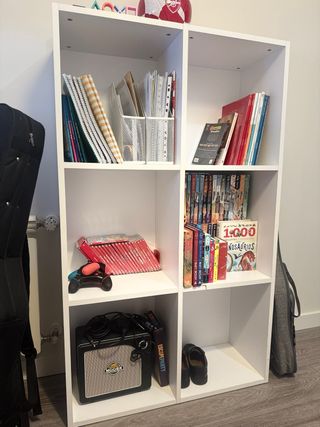 Estantería modular blanca  con fondo