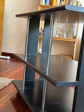 Mueble TV madera negro con ruedas