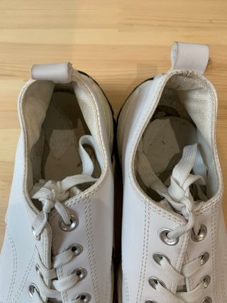 Zapatillas blancas con suela gruesa – talla 38