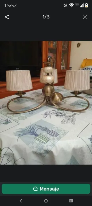 Lámpara de techo beige y dorada