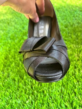 Zapatos negros de fiesta con lazo