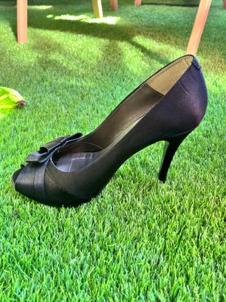 Zapatos negros de fiesta con lazo