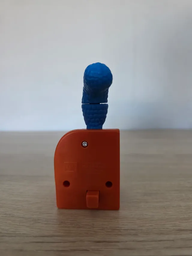 Los Simpson Marge en sofá naranja