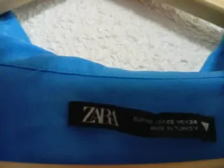 Blusa Zara corta bombacha azul