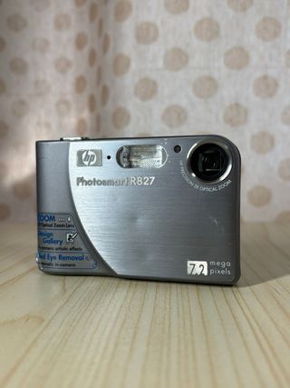 Cámara Digital HP Photosmart R827