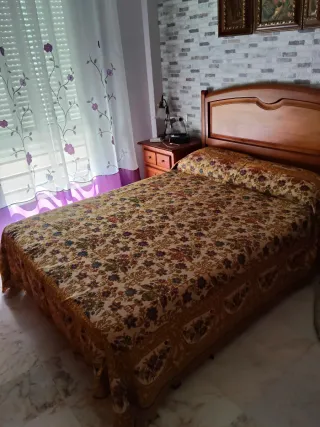 Colcha antigua de matrimonio bordada  hilo de seda