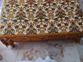 Colcha antigua de matrimonio bordada  hilo de seda