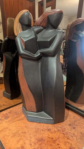 Escultura de resina figuras abstractas