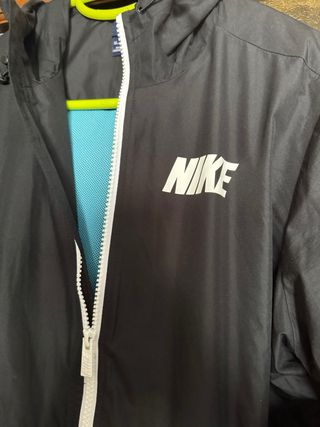 Chaqueta Nike Negra y Turquesa