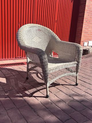 Sillón de mimbre blanco