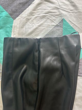 Pantalón cuero Stradivarius
