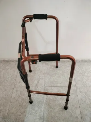 Andador plegable para adultos