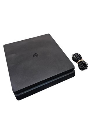 CONSOLA PS4 SLIM 1TB + CABLE (MARCAS EN PLASTICO)