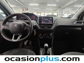 Peugeot 2008 PureTech Signature 60 kW (82 CV)
