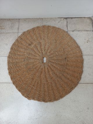 4 tappetini rotondi con un diametro di 61 cm. Tappeti