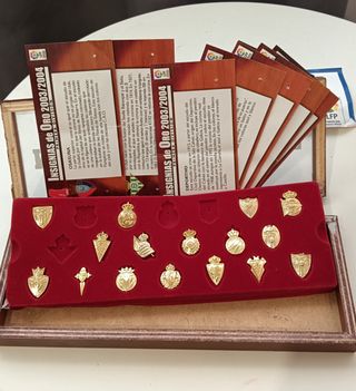 Insignias de Oro Colección 2003/2004