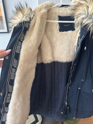 Abrigo Bershka azul talla S