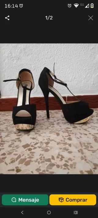 Tacones de fiesta negros y dorados