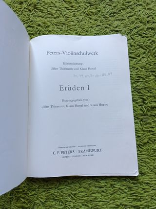 Estudios de Thiemann, Hertel y Hoene para violín.