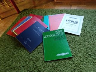 Estudios de Thiemann, Hertel y Hoene para violín.