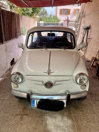 SEAT 600
