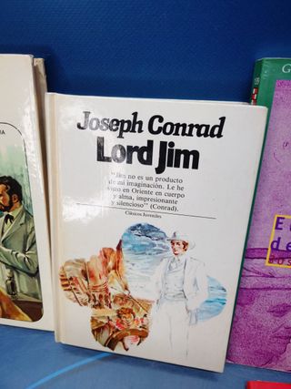 8 libros juveniles variados