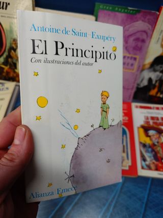8 libros juveniles variados