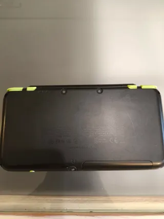New Nintendo 2DS XL Negro/Verde Lima