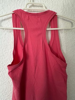 Camiseta tirantes Bershka rosa talla S
