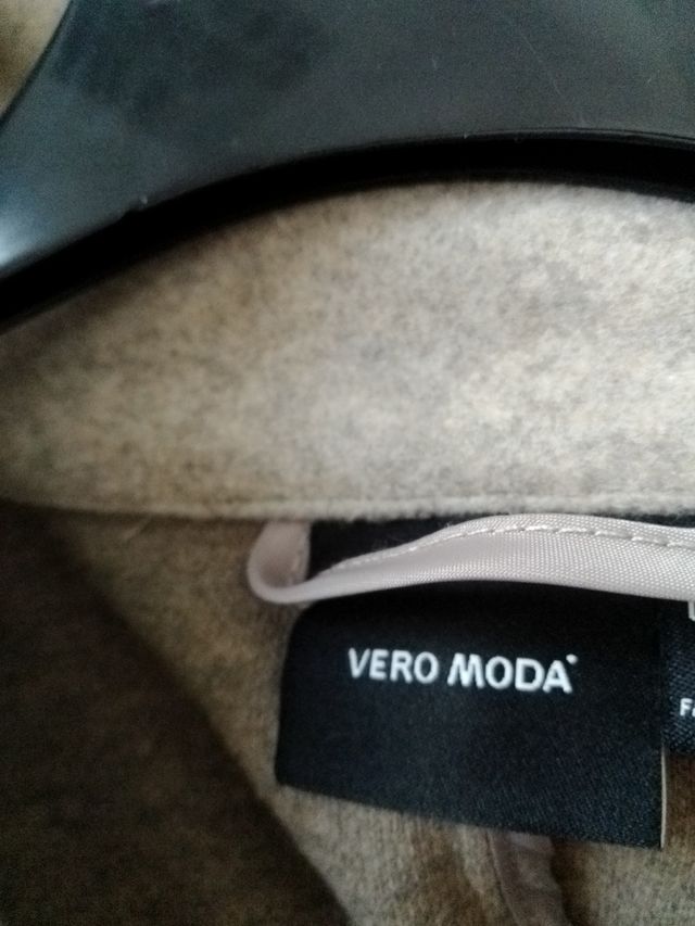 Cappotto beige con cappuccio