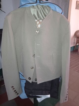 Traje de corto campero beige y negro