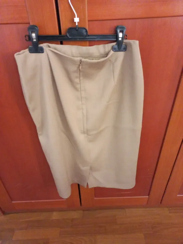 Gonna invernale a maglia con spacco