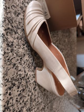 Zapatos de piel blanco roto de fiesta