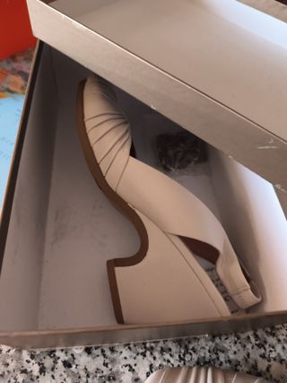 Zapatos de piel blanco roto de fiesta