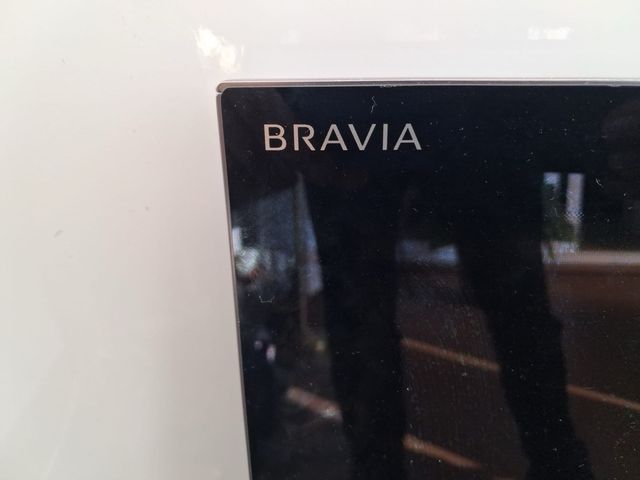 Televisión Sony Bravía 128x77cm