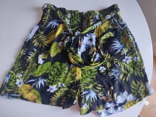 Pantalón corto estampado tropical