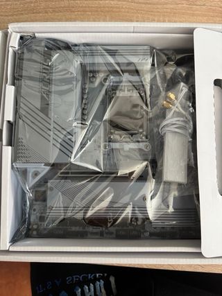 Placa Base Gigabyte Aorus B650M Elite AX ICE