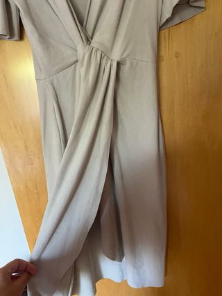 Vestido midi Zara efecto ante beige