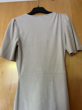 Vestido midi Zara efecto ante beige