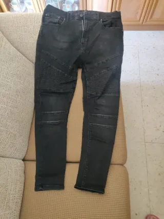 Pantalón vaquero Zara negro Talla 44