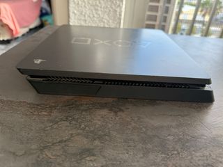 PS4 Slim 1TB - Sin Mando - Gris/Negro