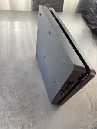 PS4 Slim 1TB - Sin Mando - Gris/Negro