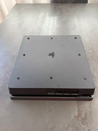 PS4 Slim 1TB - Sin Mando - Gris/Negro