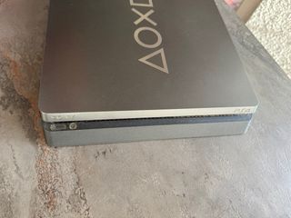 PS4 Slim 1TB - Sin Mando - Gris/Negro