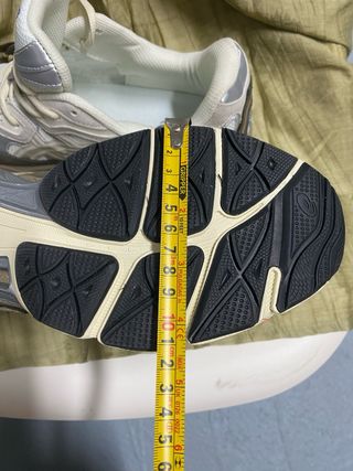 Zapatillas Asics Talla 44 Plata y Blanco