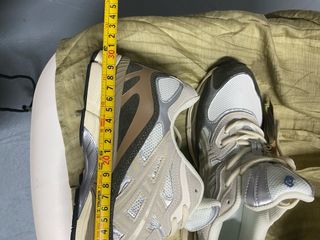 Zapatillas Asics Talla 44 Plata y Blanco