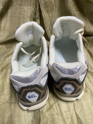 Zapatillas Asics Talla 44 Plata y Blanco
