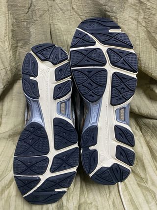 Zapatillas Asics Talla 44 Plata y Blanco