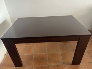 Mesa de comedor extensible de madera marrón