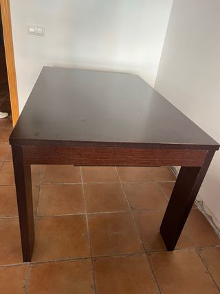 Mesa de comedor extensible de madera marrón